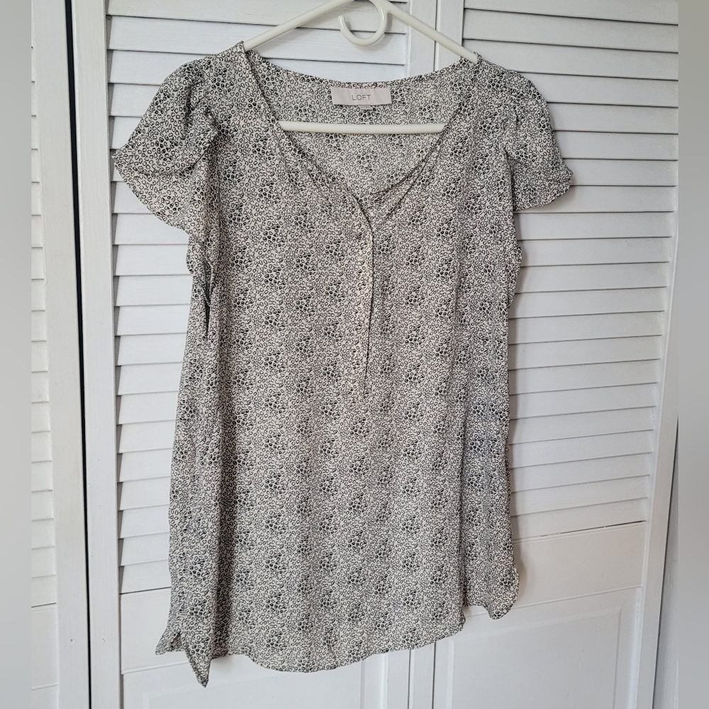 LOFT Patterned Blouse w. Ruffle Sleeves, Size M - Picture 3 of 9